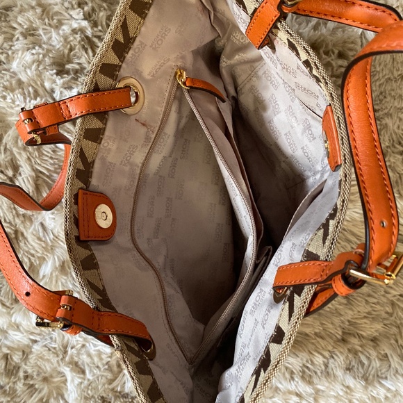 NWT MK Michael Kors BG/EB/TANG ITEM MD TOTE MK SIGNATURE - Picture 5 of 5